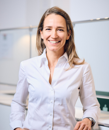 Frau Caroline Kemper.